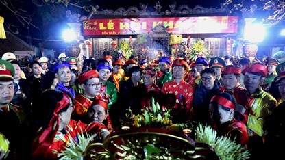 Chính thức lùi giờ phát ấn Đền Trần sang 5h sáng