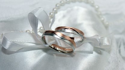 Hôn nhân xa cách do học vấn khác biệt: Cần chủ động bù đắp 