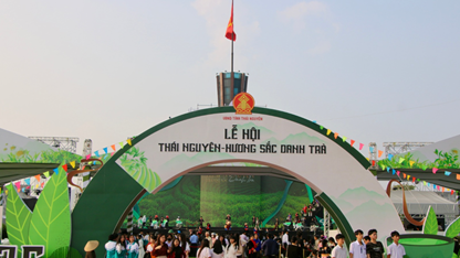 Biển người đổ về thưởng trà giữa quảng trường lớn nhất Thái Nguyên