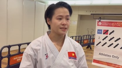 Trung sĩ Nguyễn Ngọc Trâm “bắn” tiếng Anh như gió, nghẹn ngào ôm HCV ASIAD