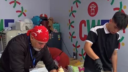 Ngày thứ 3 Lễ hội Văn hóa thế giới tại Hà Nội: Nhộn nhịp không khí lễ hội đa sắc màu