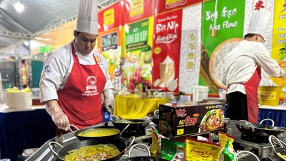 Du khách nườm nượp đổ về Liên hoan ẩm thực – du lịch Ninh Bình 2025