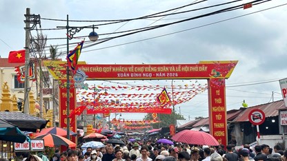 Kỳ lạ phiên chợ “mua may bán rủi” ở Ninh Bình