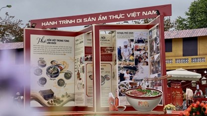 Hàng nghìn người đổ về Festival Phở ở Ninh Bình