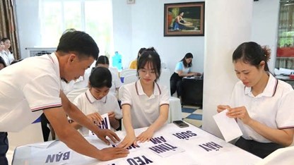 Liên hoan Gia đình nữ công nhân hạnh phúc tiêu biểu