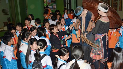 “Thắp lửa” tình yêu di sản văn hóa các dân tộc bằng giáo dục trải nghiệm
