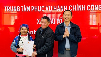 Câu chuyện bình dị, hạnh phúc của cụ ông 68 tuổi và cụ bà 69 tuổi trên đỉnh đèo Pha Đin