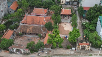 Giữ hồn cốt trăm năm cho cổng làng 
