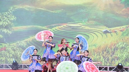 Sôi nổi chương trình Giao lưu nghệ thuật “Niềm vui gia đình” 