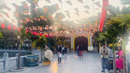 Đầu xuân đi lễ, cầu lộc cầu tài