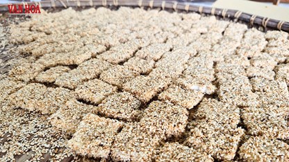 Bánh khô mè Quang Châu và hương Tết làng nghề