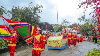Rộn ràng du khách đón Xuân với lễ hội Thần Tài 2026