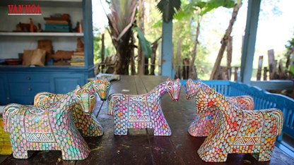 Độc đáo linh vật ngựa gỗ ở làng Củi Lũ 