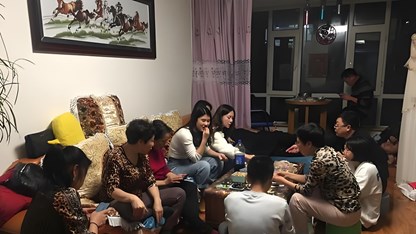 Một lần đi thăm họ hàng khiến tôi hiểu ra: Khi cha mẹ bớt quan tâm đến thể diện, con cái sẽ hạnh phúc hơn gấp bội