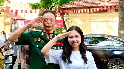 Tình yêu đất nước bắt đầu từ mỗi mái nhà