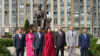 Phu nhân Ngô Phương Ly tham dự lễ khánh thành Quảng trường Hồ Chí Minh tại Saint Petersburg