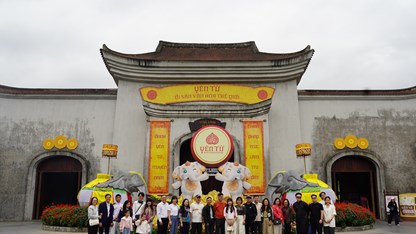 Lan toả hạnh phúc từ non thiêng Yên Tử