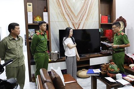 Khởi tố nhóm mạo danh nhà báo “bảo kê” xe vi phạm, thu lợi mỗi tháng hơn 1 tỉ đồng - Anh 2