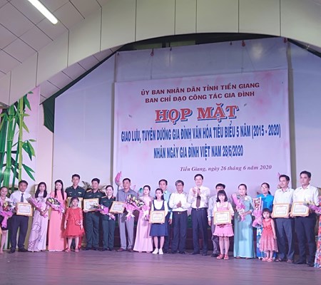 Tôn vinh nét đẹp văn hóa dưới mỗi ứng xử nếp nhà - Anh 3