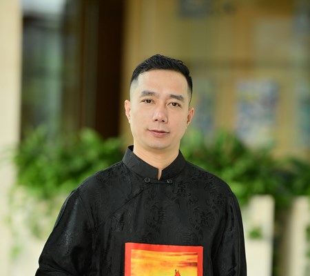 Xung quanh chủ trương mặc áo dài ngũ thân vào ngày thứ hai đầu tháng của Sở VHTT Thừa Thiên Huế: 