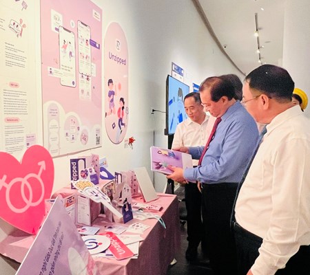 Triển lãm Mỹ thuật ứng dụng toàn quốc năm 2022: Chuyên nghiệp và mới lạ - Anh 3