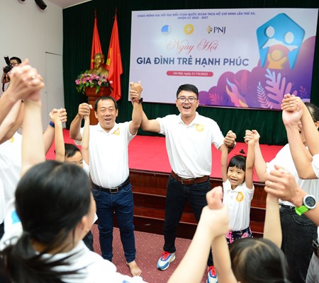 Để “xa mặt” mà không “cách lòng” - Anh 2