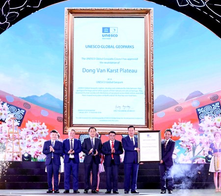 Xây dựng, phát triển văn hóa là khâu đột phá, nhiệm vụ quan trọng, thường xuyên - Anh 3