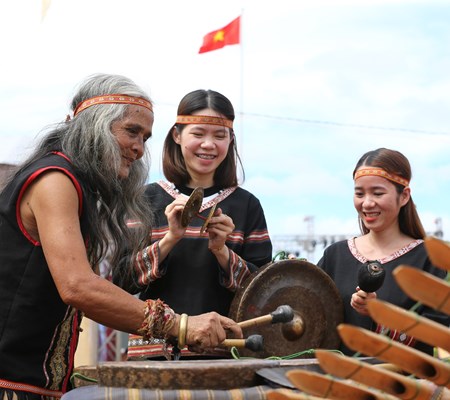 Ngày hội VHTTDL các dân tộc vùng Tây Nguyên lần thứ I năm 2023: Đồng bào đắm mình trong 
