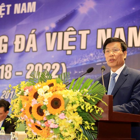 Tân Chủ tịch Liên đoàn Bóng đá Việt Nam Lê Khánh Hải: “Đoàn kết, đồng lòng đưa bóng đá Việt Nam phát triển” - Anh 1