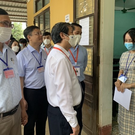 Đề Văn tiếp tục bàn về câu chuyện tuổi trẻ - Anh 2