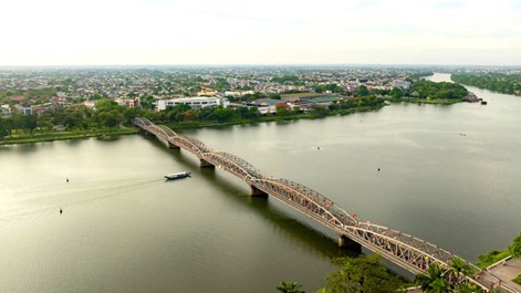 Huế nghiên cứu phát triển thêm sản phẩm du lịch trên sông Hương