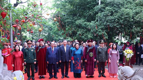 Tổng Bí thư, Chủ tịch nước Tô Lâm dâng hương tri ân Vua Hùng