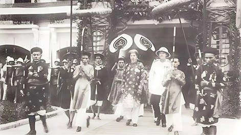 Hoàng đế cuối cùng của Việt Nam ra Tuyên cáo thoái vị (1945)
