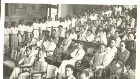 Ngày khai giảng đầu tiên của nước Việt Nam độc lập (1945)