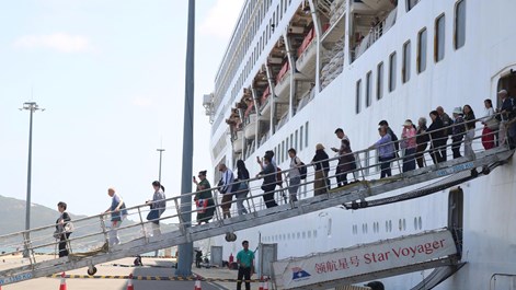 Tàu biển Star Voyager đưa 1.600 du khách quốc tế cập cảng Cam Ranh