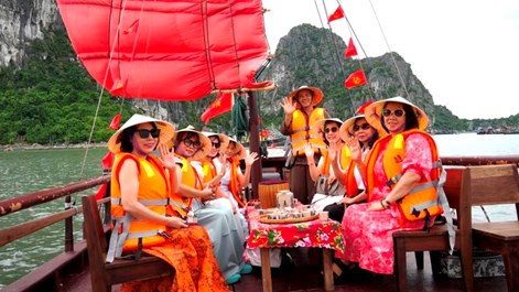 Quảng Ninh đón gần nửa triệu khách chỉ trong 4 ngày nghỉ lễ 2.9