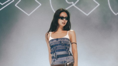 Jennie (Blackpink) bật khóc trên sân khấu sau hàng loạt sự cố
