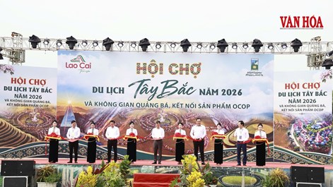 Lào Cai quảng bá du lịch và sản vật tại đại lễ múa xòe Thái