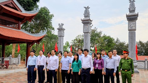 Phó Thủ tướng Nguyễn Văn Thắng dâng hương tri ân các Anh hùng liệt sĩ tại Điện Biên
