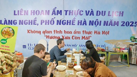 Trải nghiệm tinh hoa ẩm thực Hà thành tại phố đi bộ Trịnh Công Sơn