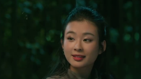 Cô nàng “điên tình” trong phim “Cách em 1 milimet” gây chú ý