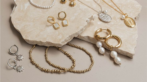 5 sai lầm phổ biến khi chọn trang sức đi tiệc tất niên