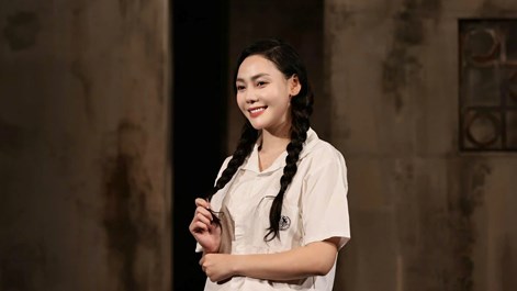 Diễn viên Huyền Trang gây ấn tượng trên sân khấu kịch