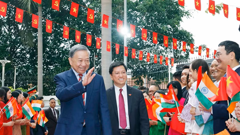 Tổng Bí thư, Chủ tịch nước Tô Lâm gặp gỡ cộng đồng người Việt Nam tại Ấn Độ