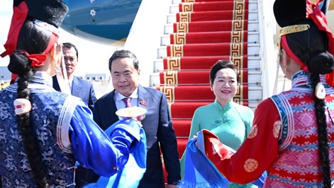 Chủ tịch Quốc hội Trần Thanh Mẫn và phu nhân tới Ulaanbaatar, bắt đầu chuyến thăm chính thức Mông Cổ