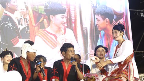 Hút khách bằng tái hiện lễ cưới truyền thống người Chăm Hroi giữa đại ngàn