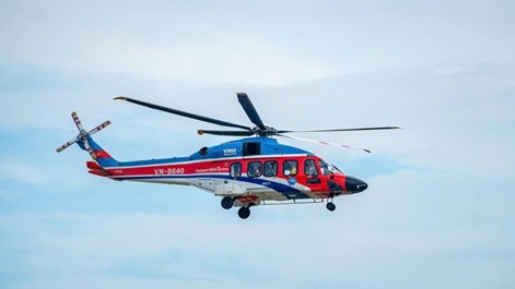 Trực thăng ngắm thành phố Hồ Chí Minh trở lại bầu trời