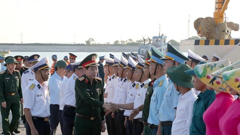 Đoàn công tác Bộ Quốc phòng thăm Trường Sa, nhà giàn DK1