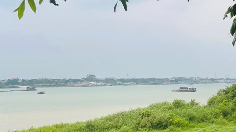 Hà Nội muốn biến du lịch đường sông thành sản phẩm hút khách
