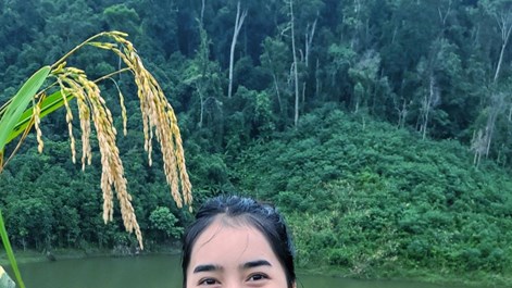 Yona Cươn: Cô gái vùng cao gầy gò, mộc mạc ngày càng xinh đẹp, hút hồn với gần 7 triệu người theo dõi